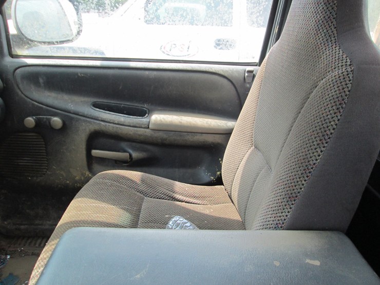 1999-dodge-2500-image-25