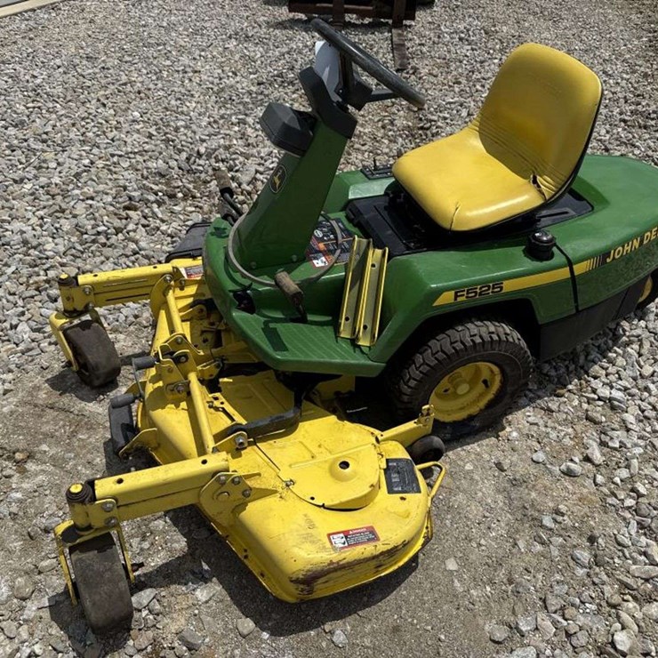 JOHN DEERE F525