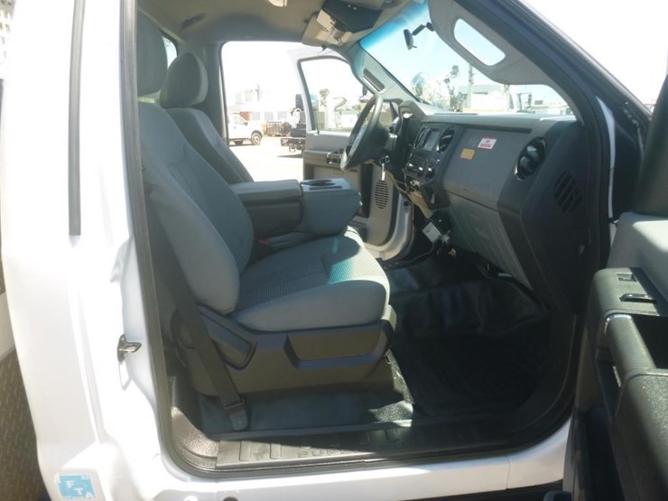 2015-ford-f550-image-17