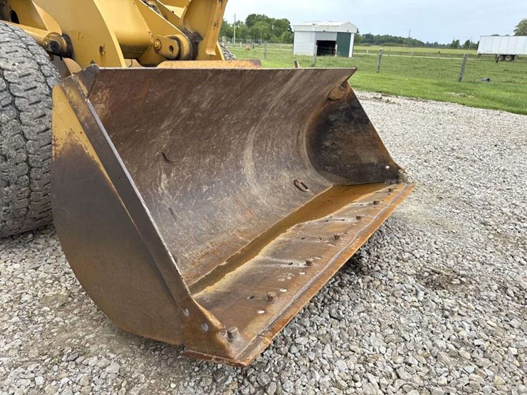 caterpillar-928g-image-13