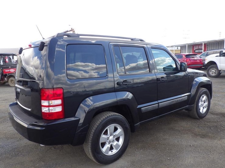 2012-jeep-liberty-image-3