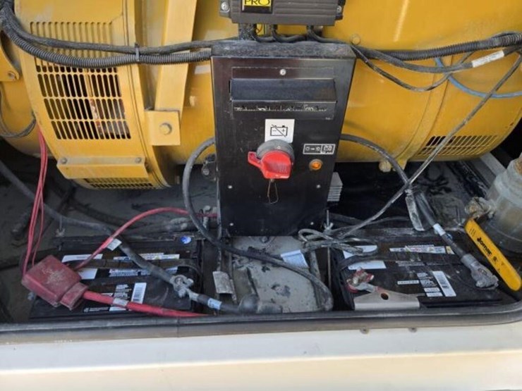 2019-caterpillar-xq230-image-14