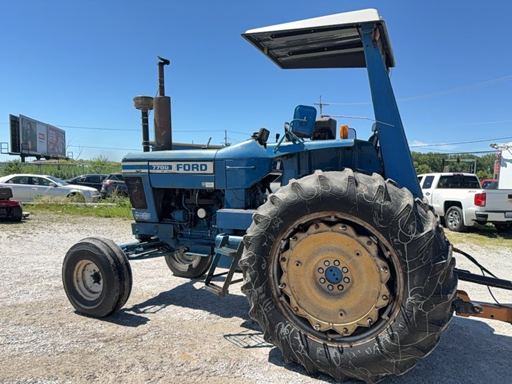 1980-ford-7700-image-11