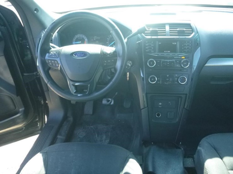 2016-ford-explorer-image-9