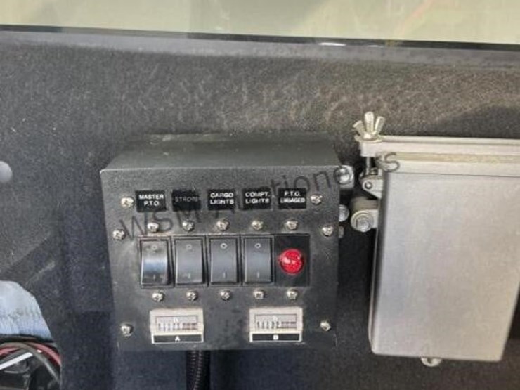 2015-ford-f550-image-24