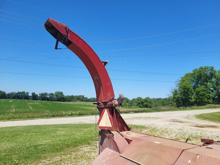 new-holland-890-image-22