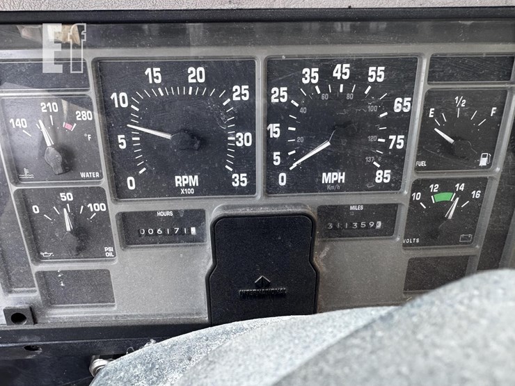 2000-international-4700-image-7