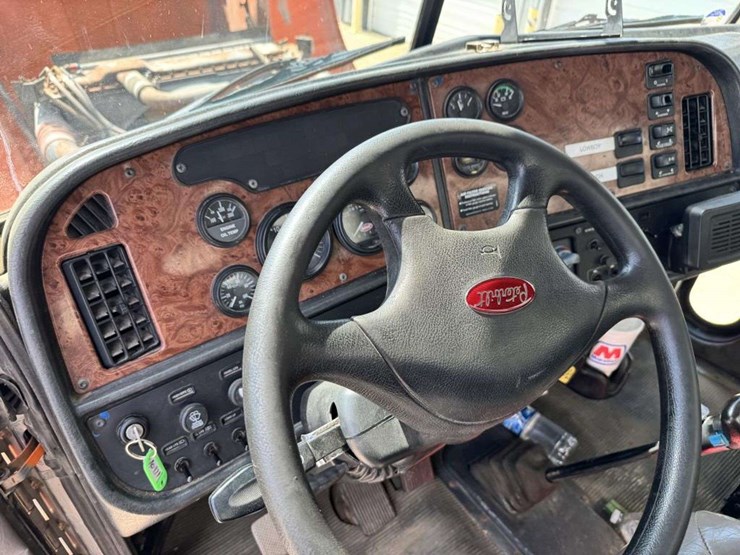 2004-peterbilt-357-image-33