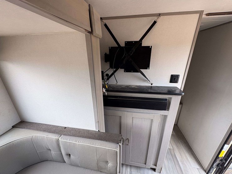 2022-forrest-river-tracer-27'-travel-trailer-image-23