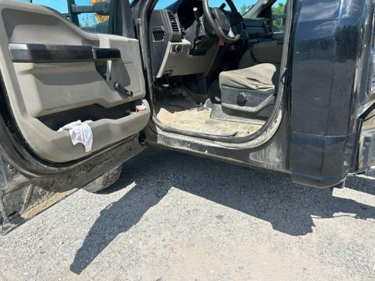 2016-ford-f550-xl-image-24