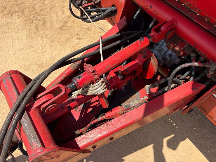 massey-ferguson-1560-image-11