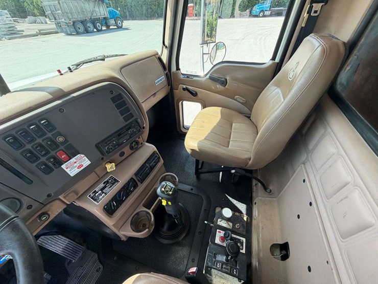2006-mack-granite-ct713-image-24