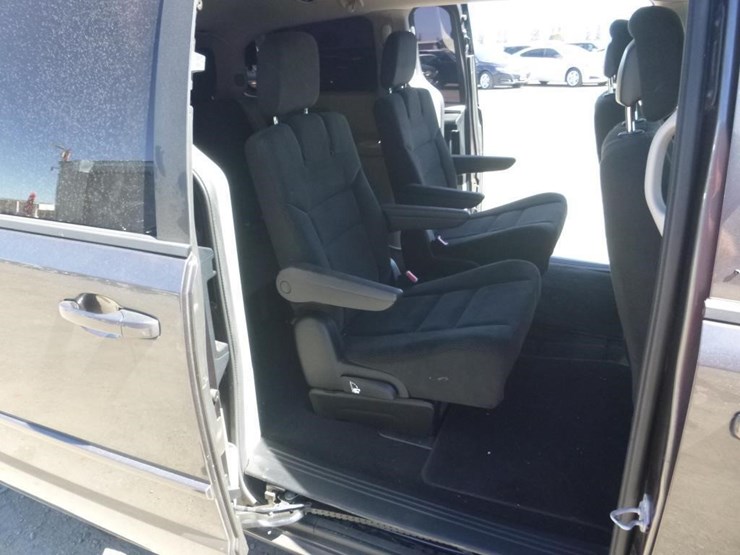 2017-dodge-grand-caravan-image-8