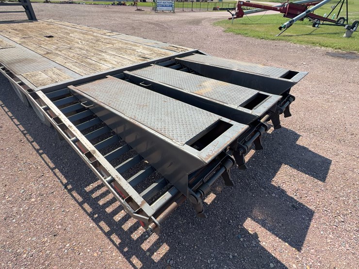 2013-big-tex-gooseneck-trailer-image-7