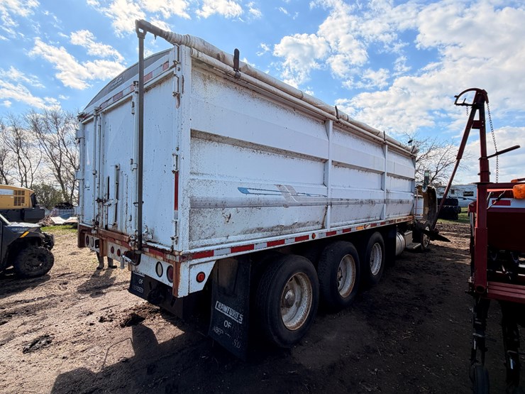 1980-peterbilt-grain-truck-image-4