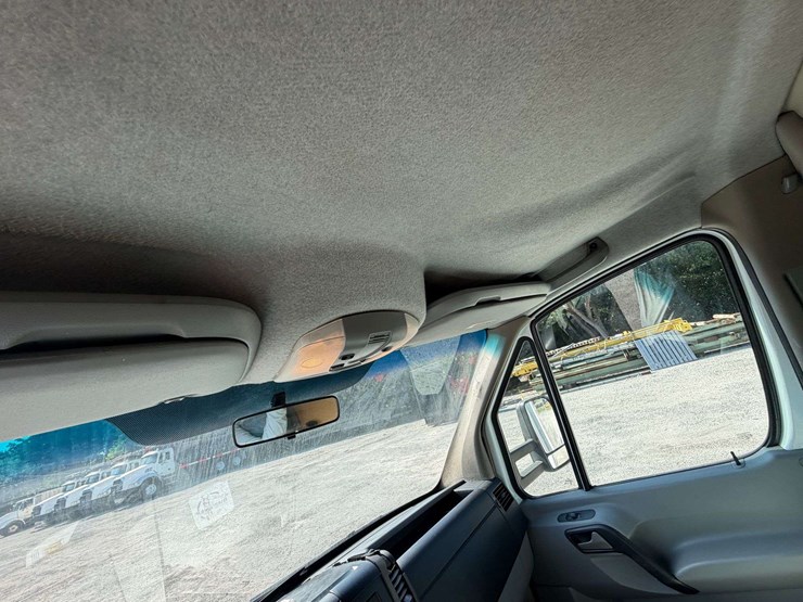 2010-freightliner-sprinter-3500-image-14