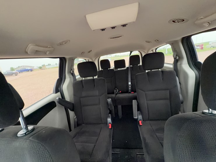 2015-dodge-grand-caravan-image-31