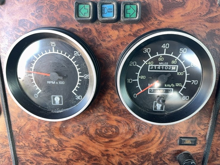 1999-kenworth-t800-image-14