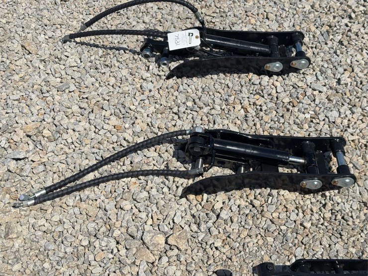 hydraulic-thumb-attachment-for-mini-excavator-image-1