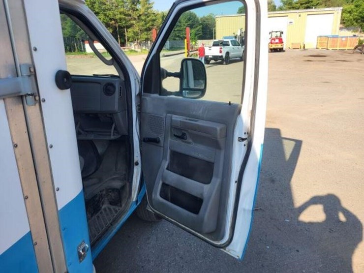 2009-ford-e450-image-33