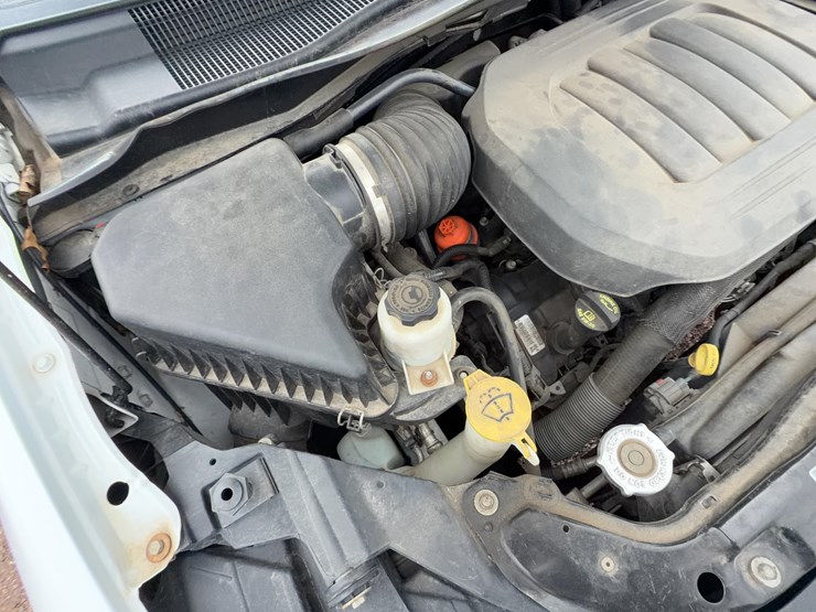2014-dodge-grand-caravan-image-13