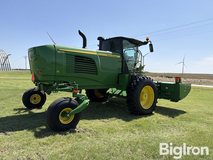 2020-john-deere-w235-image-5
