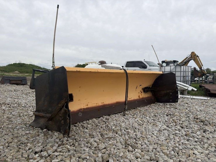 meyer-snow-plow-8-ft-with-quick-attachment-image-1