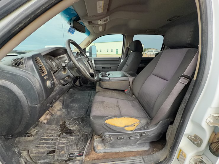2014-chevrolet-silverado-2500-image-21