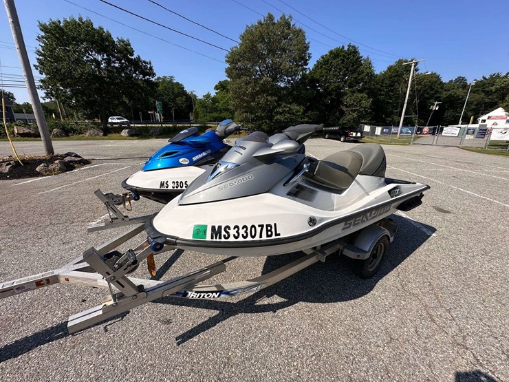 2007-sea-doo-gtx-4-tec-jet-ski,-2006-sea-doo-gtx-4-tec-jet-ski,-w/2017-triton-dual-ski-trailer-image-12