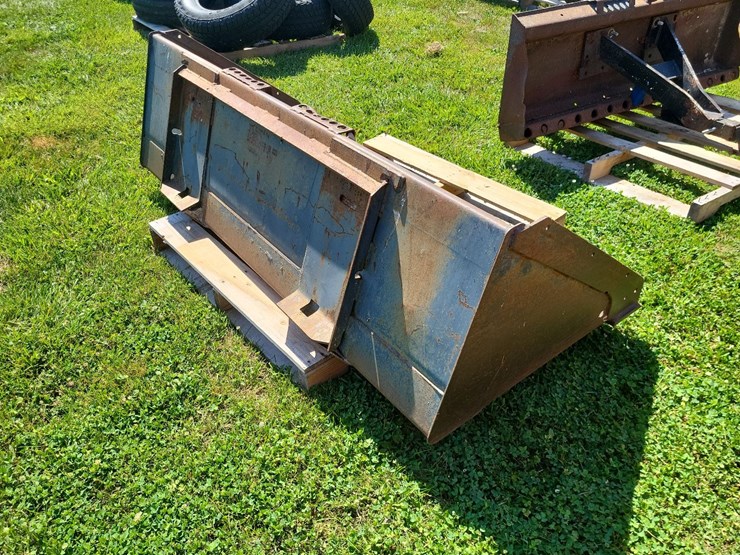 72"-bucket-w/skid-loader-mounting-image-7