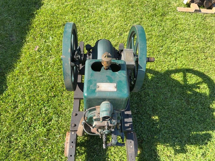 mccormick-deering-1-1/2-hp-engine-image-9