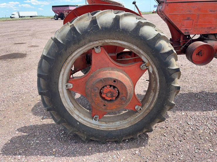 1951-j.i-case-tractor-image-33