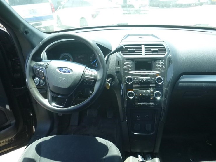 2017-ford-explorer-image-9