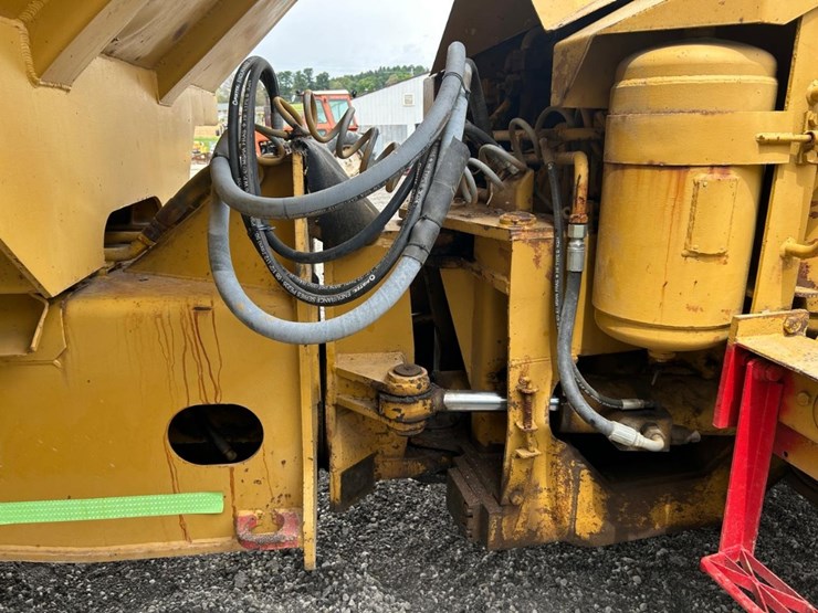 caterpillar-d25b-image-11