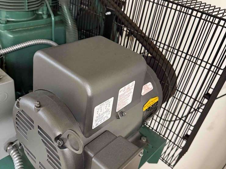 champion-advantage-series-air-compressor-with-drypoint-ra-image-4