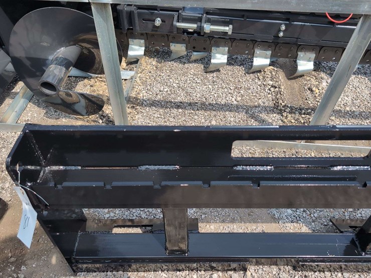 (1)-wolverine-skid-steer-attachment-pff2-13-45w-image-3