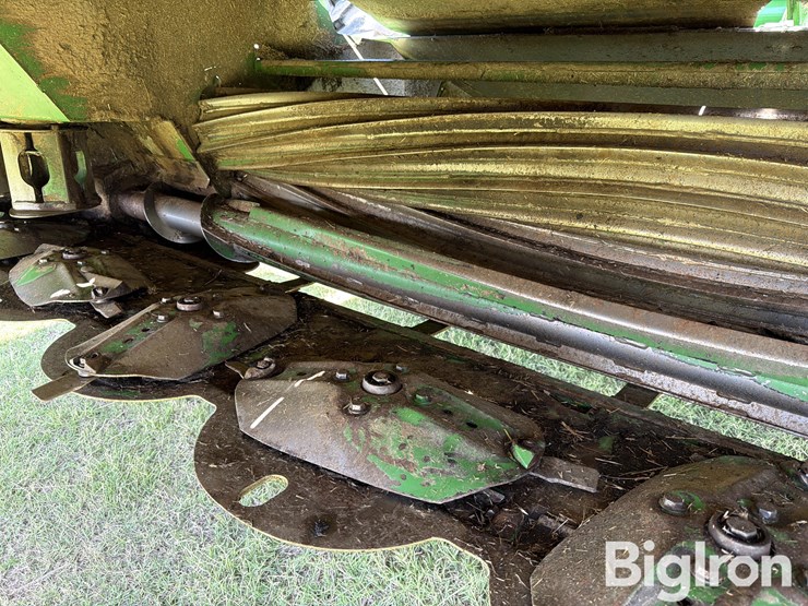 2020-john-deere-w235-image-15