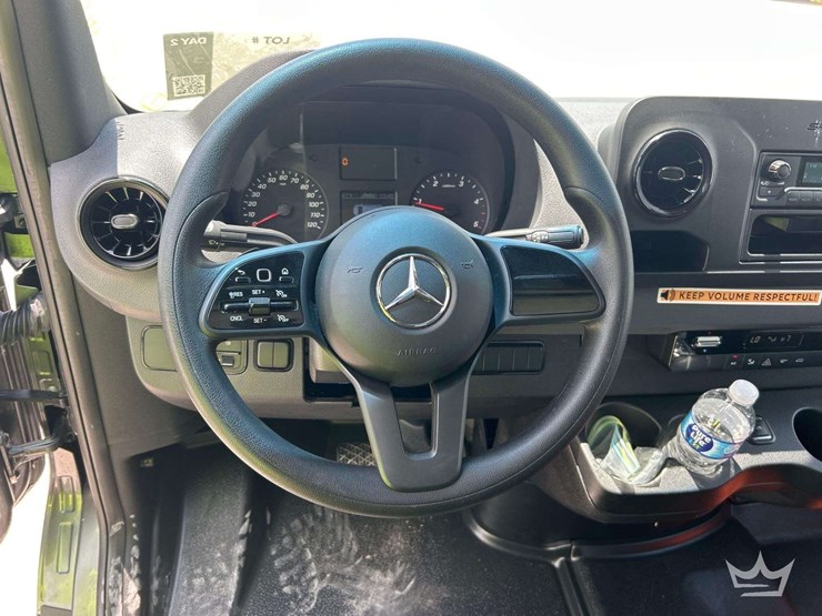 2021-mercedes-benz-sprinter-4500-image-11