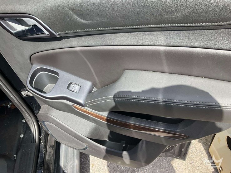 2018-chevrolet-tahoe-image-21