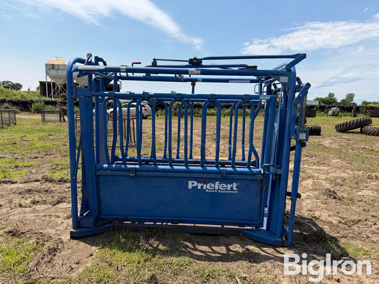 priefert-squeeze-chute-image-4