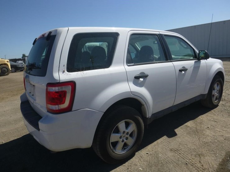 2010-ford-escape-image-4