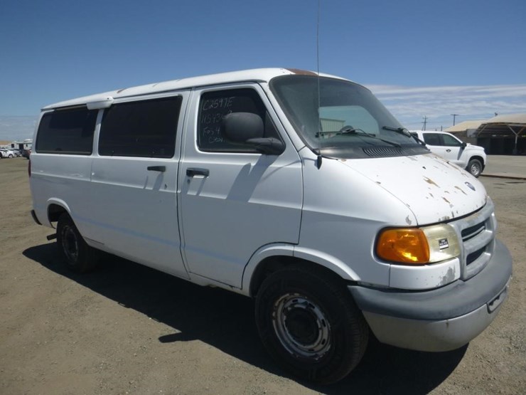 2003-dodge-ram-van-image-3