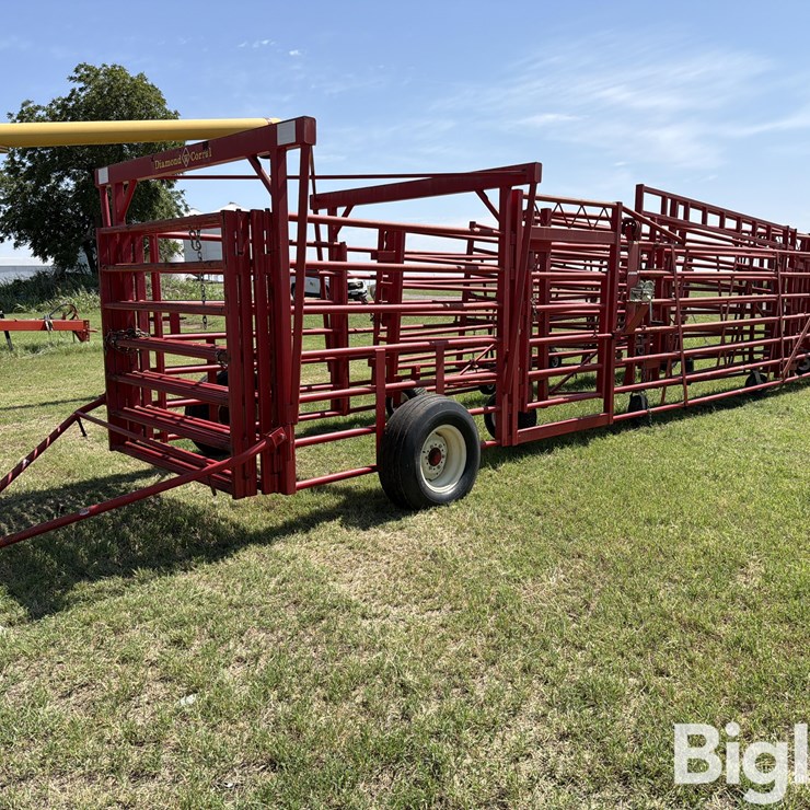 2020 Diamond W Portable Folding Corral