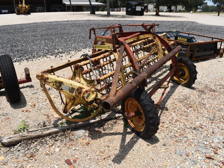 new-holland-258-image-3