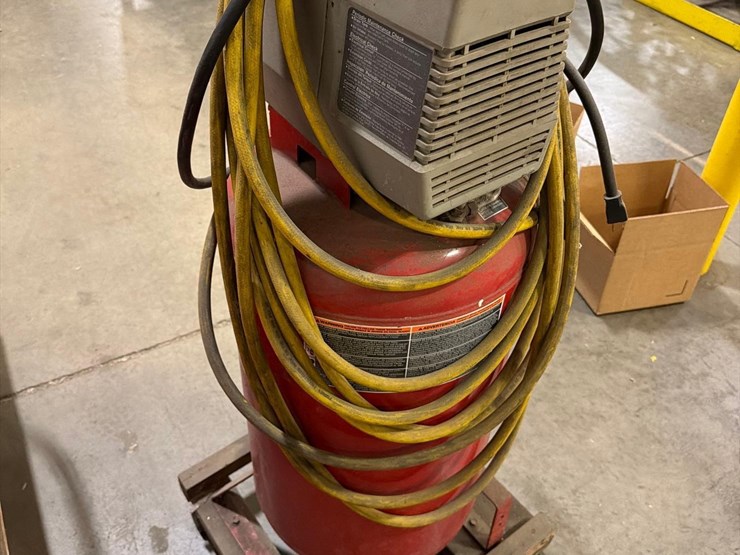 porter-cable-135psi-air-compressor-image-3