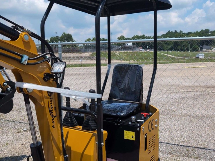 cfg-industries-mini-excavator---h13r-image-4