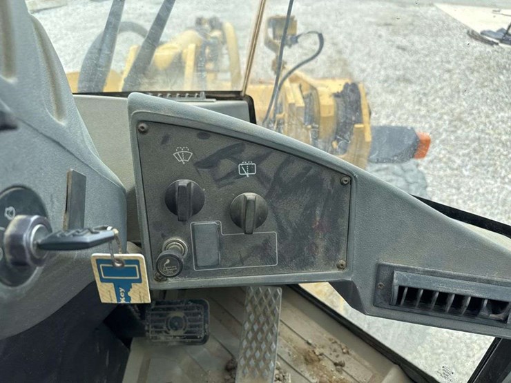 caterpillar-928g-image-24