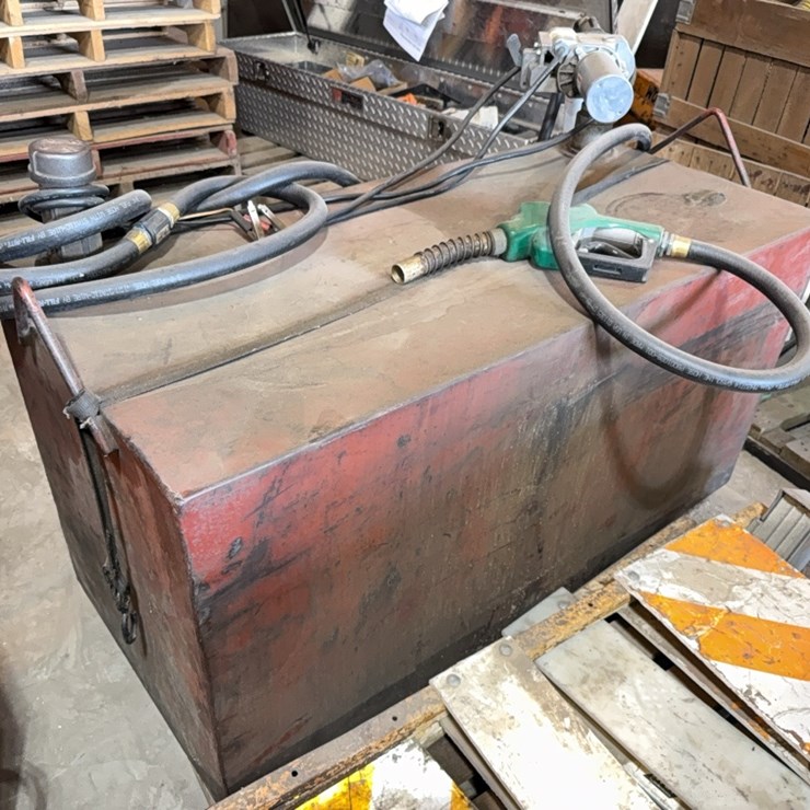 100 Gal Fuel Tank w/ Pump