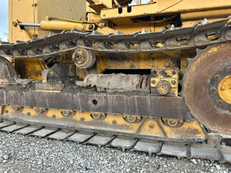 1985-john-deere-450e-image-45