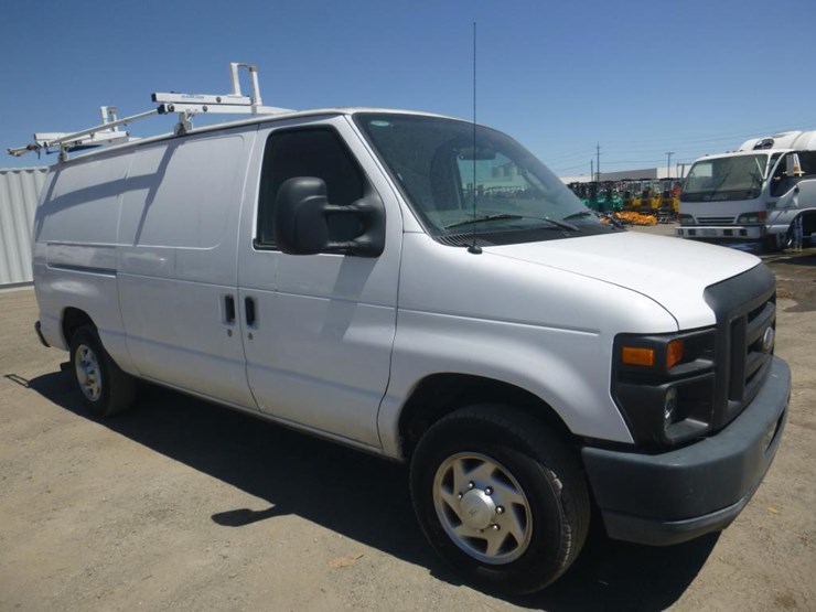 2010-ford-cargo-image-3